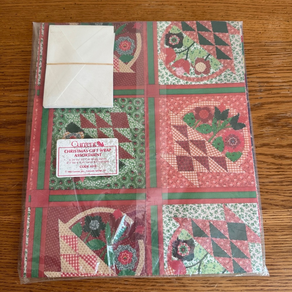 Vintage 1982 Current‎ Inc Christmas Gift Wrap Assortment Santa Quilt